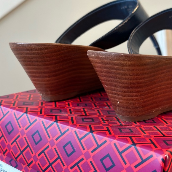 Tory Burch Cameron Wedge Thong Sandals Navy/Gold 8.5 - Picture 7 of 9